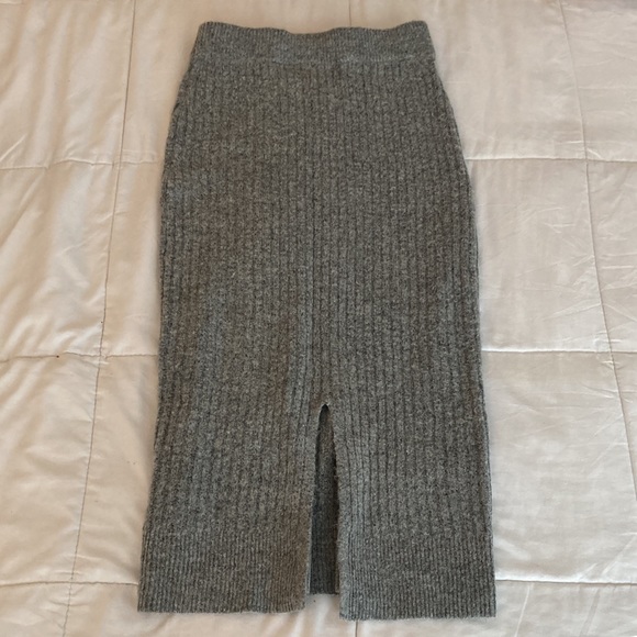 NWT H&M knit ribbed skirt - Picture 2 of 9